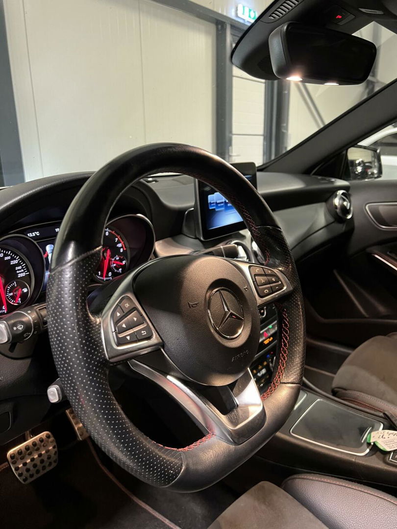 Mercedes-Benz GLA 180 AMG Navi Camera Cruise Climate PDC