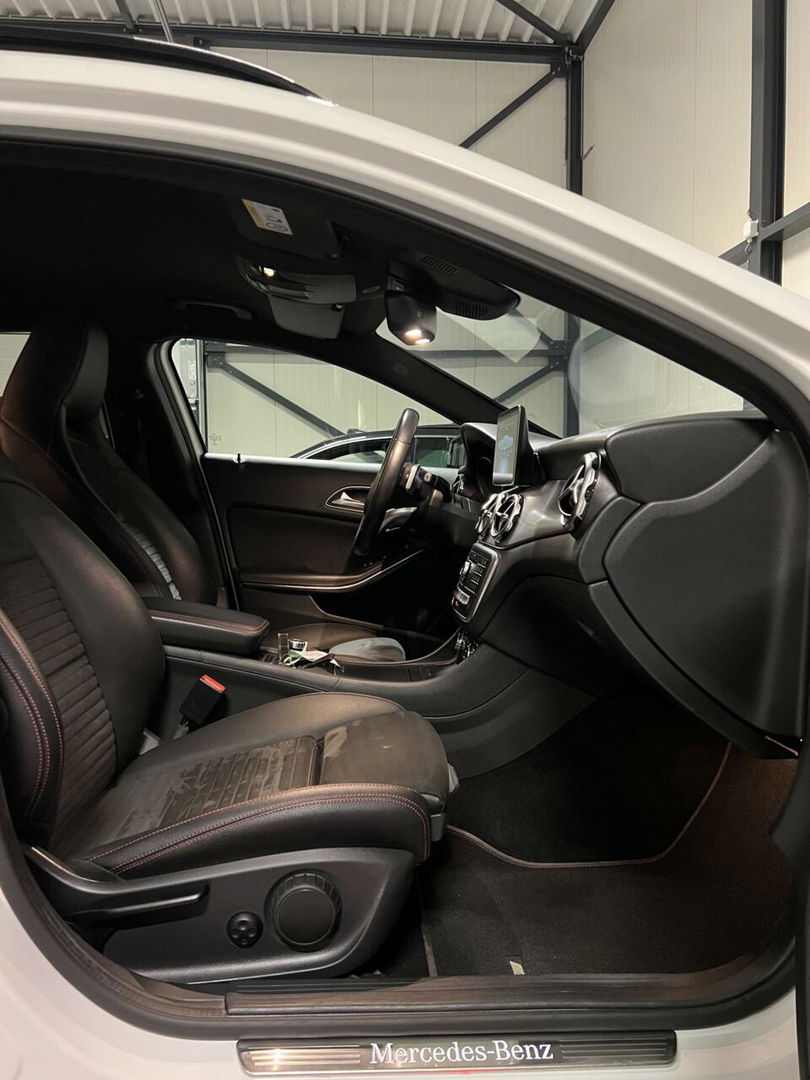 Mercedes-Benz GLA 180 AMG Navi Camera Cruise Climate PDC