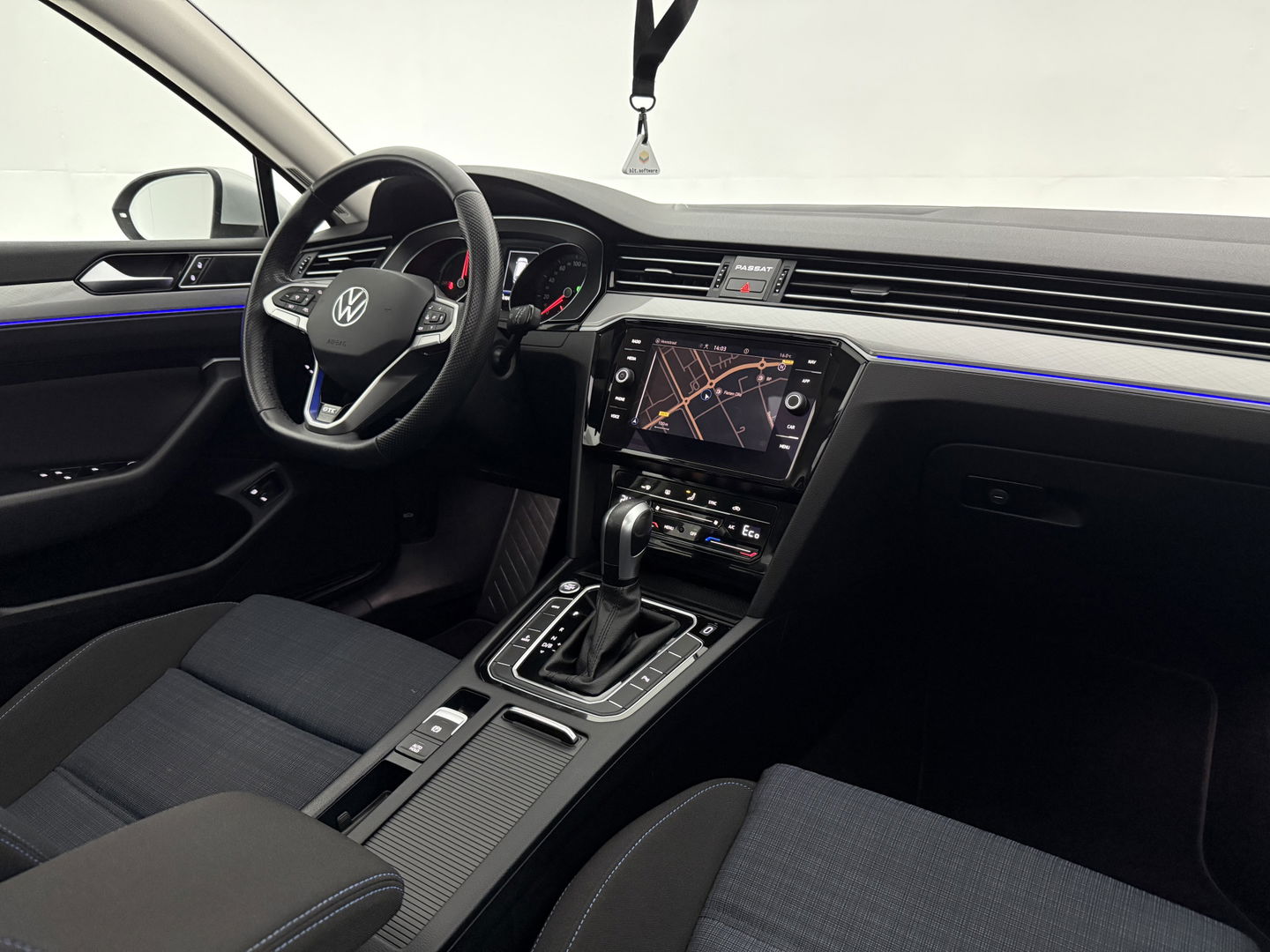 Volkswagen Passat Variant 1.4 TSI GTE PHEV 218PK | Pano | Sfeerverl. | Camera | Adaptive Cruise | Carplay | Schakelflippers