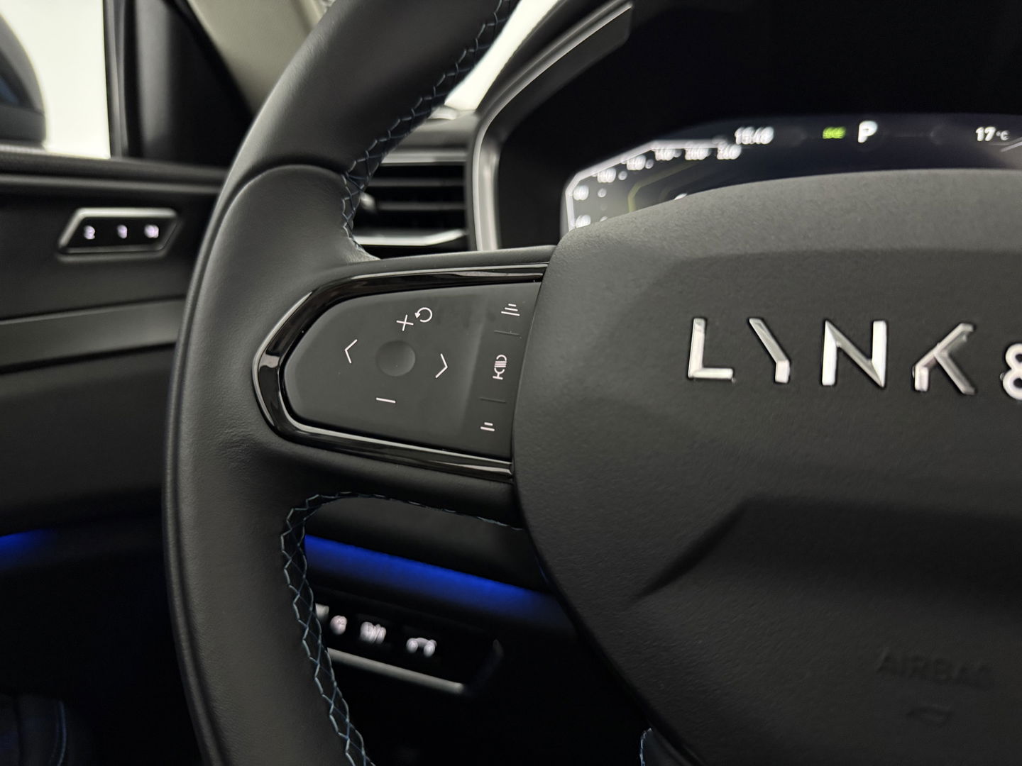 Lynk Co 01 1.5 | Nardo Grey | Pano | 360° | Memory | Virtual | Sfeerverl. | Carplay | Adaptive Cruise