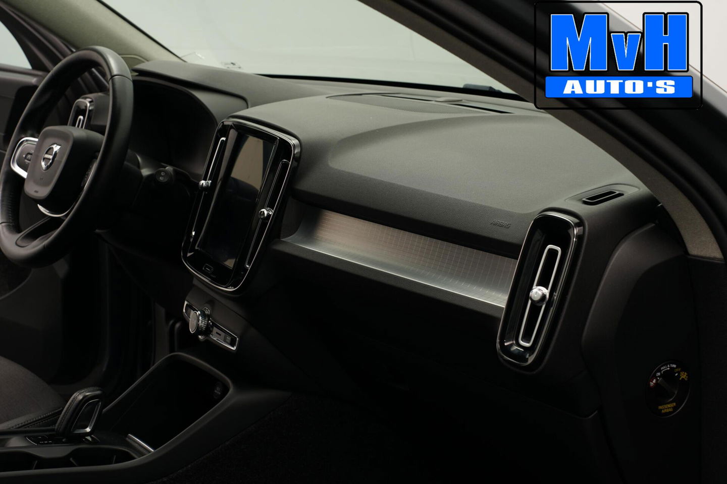 Volvo XC40 2.0 T4 Momentum|TREKHAAK|CAMERA|NAP|LED|CRUISE
