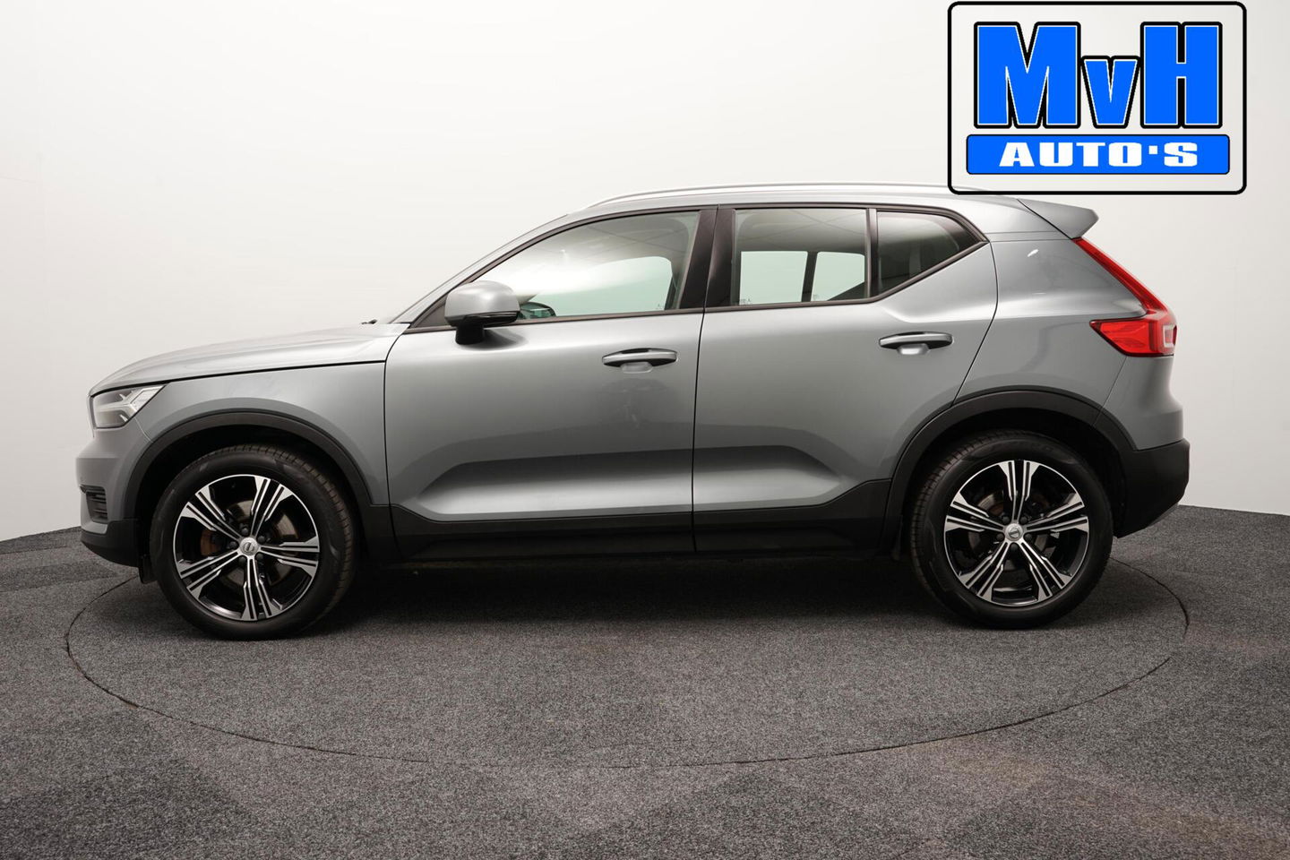 Volvo XC40 2.0 T4 Momentum|TREKHAAK|CAMERA|NAP|LED|CRUISE