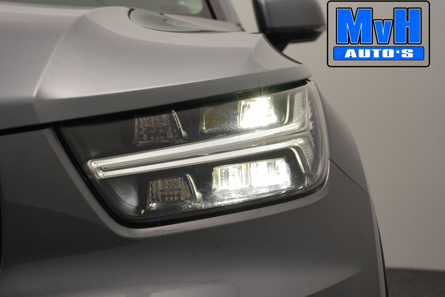 Volvo XC40 2.0 T4 Momentum|TREKHAAK|CAMERA|NAP|LED|CRUISE