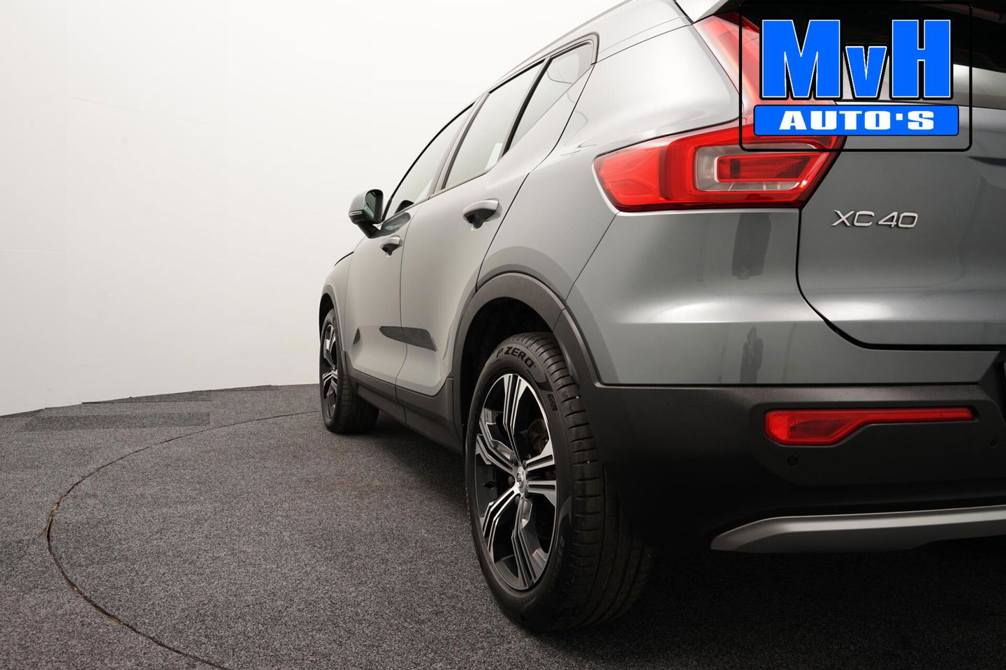 Volvo XC40 2.0 T4 Momentum|TREKHAAK|CAMERA|NAP|LED|CRUISE