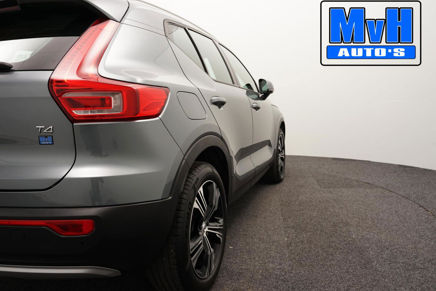 Volvo XC40 2.0 T4 Momentum|TREKHAAK|CAMERA|NAP|LED|CRUISE
