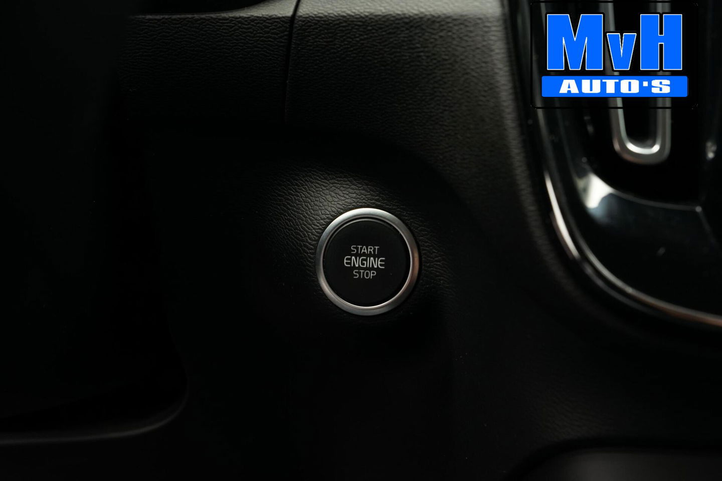 Volvo XC40 2.0 T4 Momentum|TREKHAAK|CAMERA|NAP|LED|CRUISE