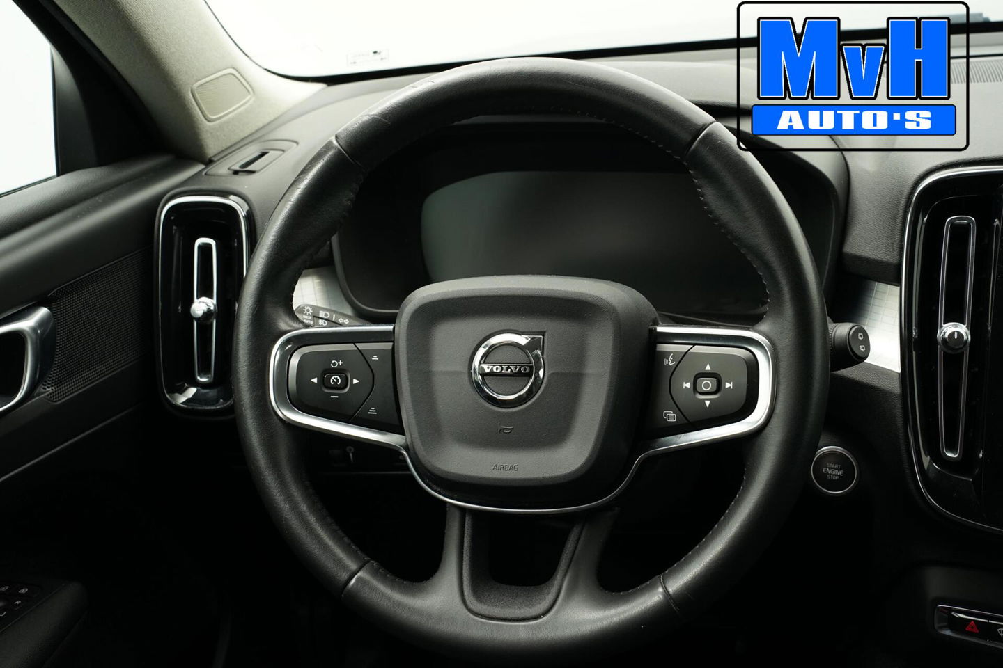Volvo XC40 2.0 T4 Momentum|TREKHAAK|CAMERA|NAP|LED|CRUISE