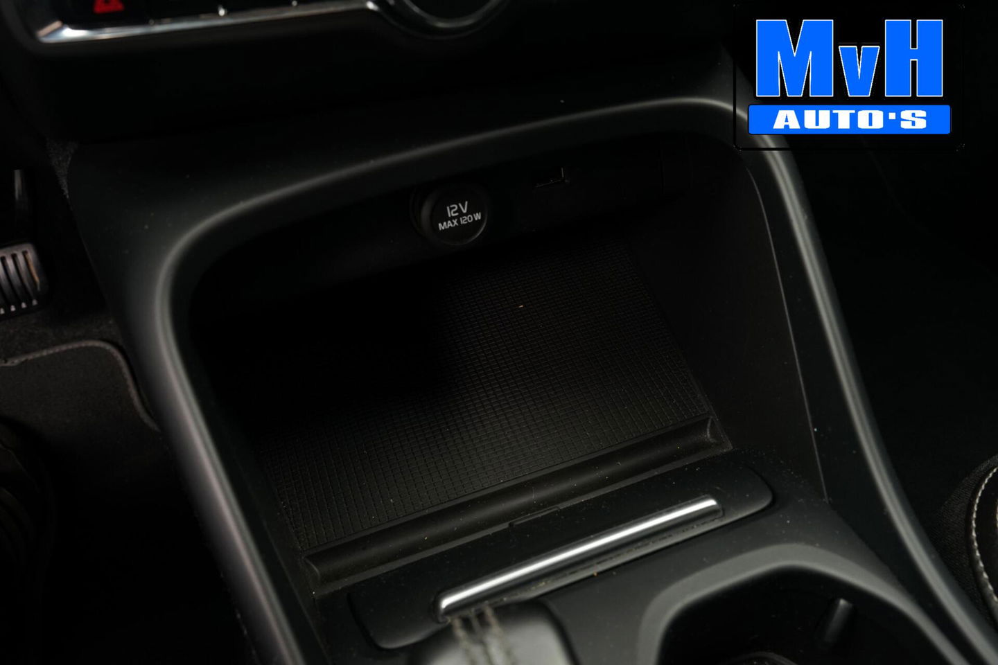 Volvo XC40 2.0 T4 Momentum|TREKHAAK|CAMERA|NAP|LED|CRUISE