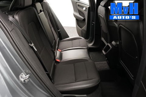 Volvo XC40 2.0 T4 Momentum|TREKHAAK|CAMERA|NAP|LED|CRUISE