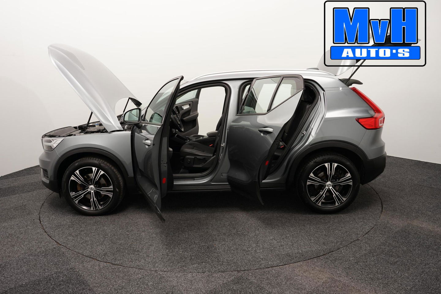 Volvo XC40 2.0 T4 Momentum|TREKHAAK|CAMERA|NAP|LED|CRUISE