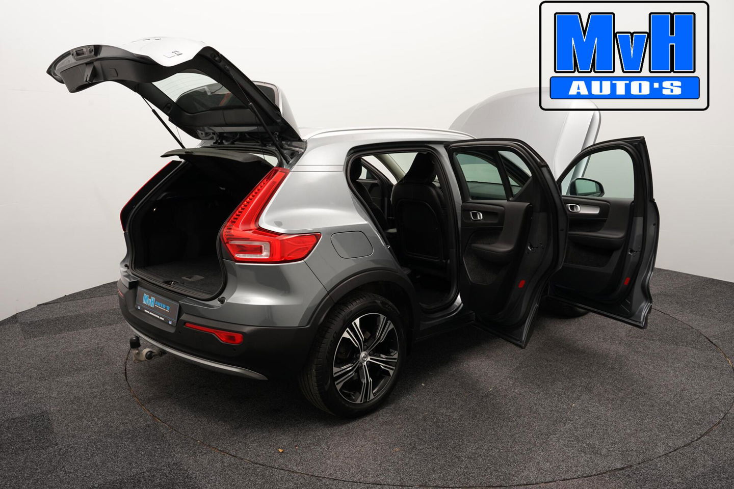 Volvo XC40 2.0 T4 Momentum|TREKHAAK|CAMERA|NAP|LED|CRUISE