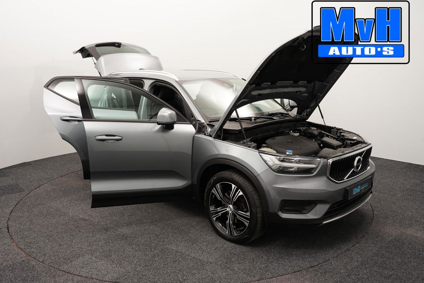 Volvo XC40 2.0 T4 Momentum|TREKHAAK|CAMERA|NAP|LED|CRUISE