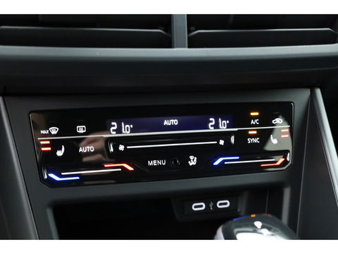 Volkswagen Polo 1.0 TSI R-Line DSG | Apple CarPlay | Camera | Keyless | IQ. Light | Stoelverw. | Adapt. Cruise