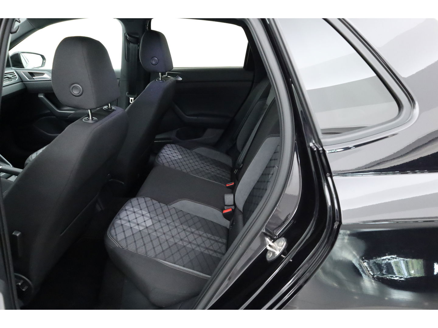 Volkswagen Polo 1.0 TSI R-Line DSG | Apple CarPlay | Camera | Keyless | IQ. Light | Stoelverw. | Adapt. Cruise