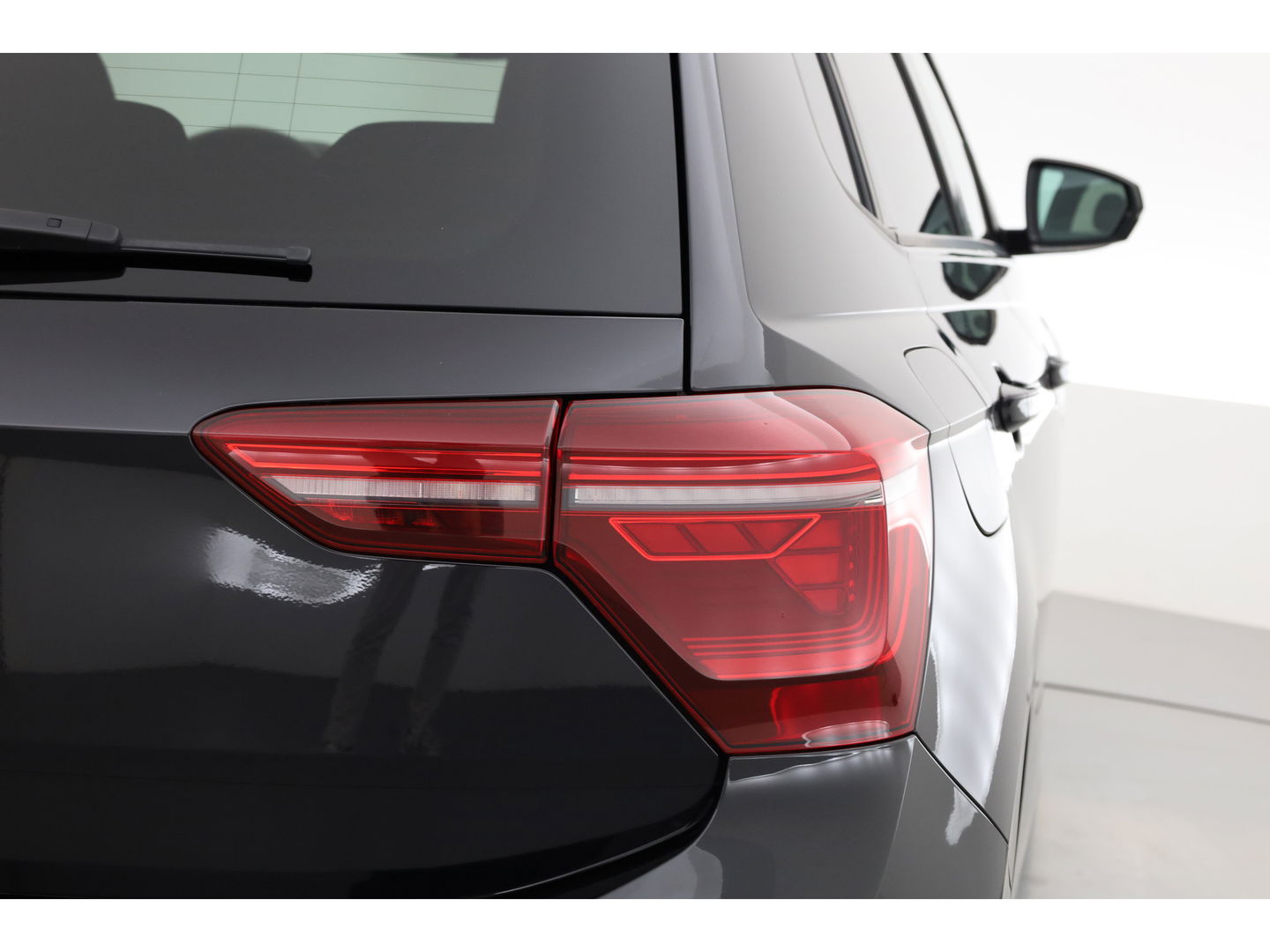 Volkswagen Polo 1.0 TSI R-Line DSG | Apple CarPlay | Camera | Keyless | IQ. Light | Stoelverw. | Adapt. Cruise