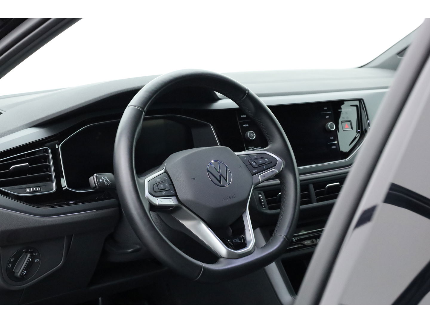 Volkswagen Polo 1.0 TSI R-Line DSG | Apple CarPlay | Camera | Keyless | IQ. Light | Stoelverw. | Adapt. Cruise