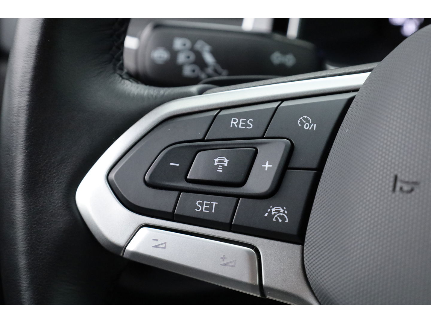 Volkswagen Polo 1.0 TSI R-Line DSG | Apple CarPlay | Camera | Keyless | IQ. Light | Stoelverw. | Adapt. Cruise