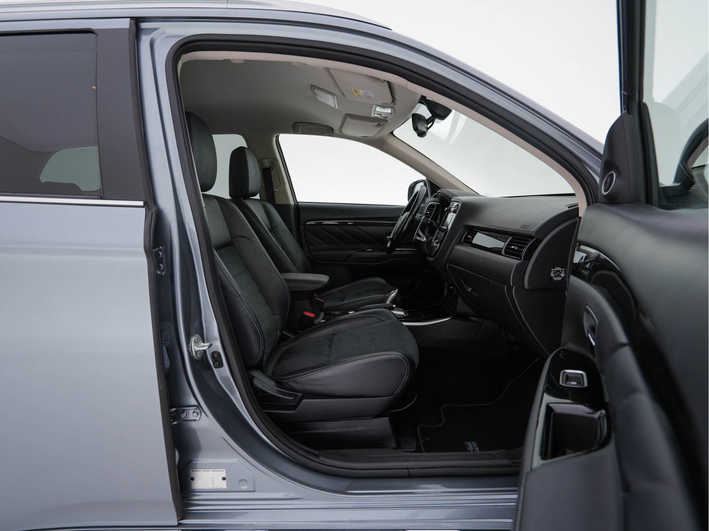 Mitsubishi Outlander 2.0 PHEV Executive Edition Aut.  *LEATHER-MICROFIBRE | ROCKFORD-AUDIO | NAVI-FULLMAP | KEYLESS | CAMERA | HEATED-COMFORTSEATS | ECC | SHIFT-PADDLES | PDC | CRUISE | PRIVACY-GLASS | 18''ALU *