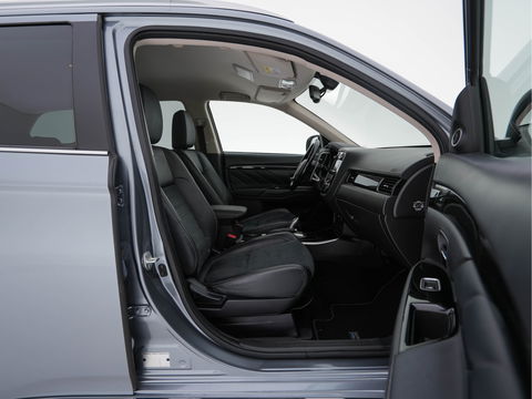 Mitsubishi Outlander 2.0 PHEV Executive Edition Aut.  *LEATHER-MICROFIBRE | ROCKFORD-AUDIO | NAVI-FULLMAP | KEYLESS | CAMERA | HEATED-COMFORTSEATS | ECC | SHIFT-PADDLES | PDC | CRUISE | PRIVACY-GLASS | 18''ALU *