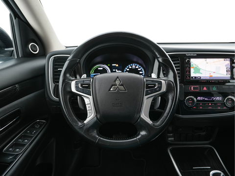 Mitsubishi Outlander 2.0 PHEV Executive Edition Aut.  *LEATHER-MICROFIBRE | ROCKFORD-AUDIO | NAVI-FULLMAP | KEYLESS | CAMERA | HEATED-COMFORTSEATS | ECC | SHIFT-PADDLES | PDC | CRUISE | PRIVACY-GLASS | 18''ALU *