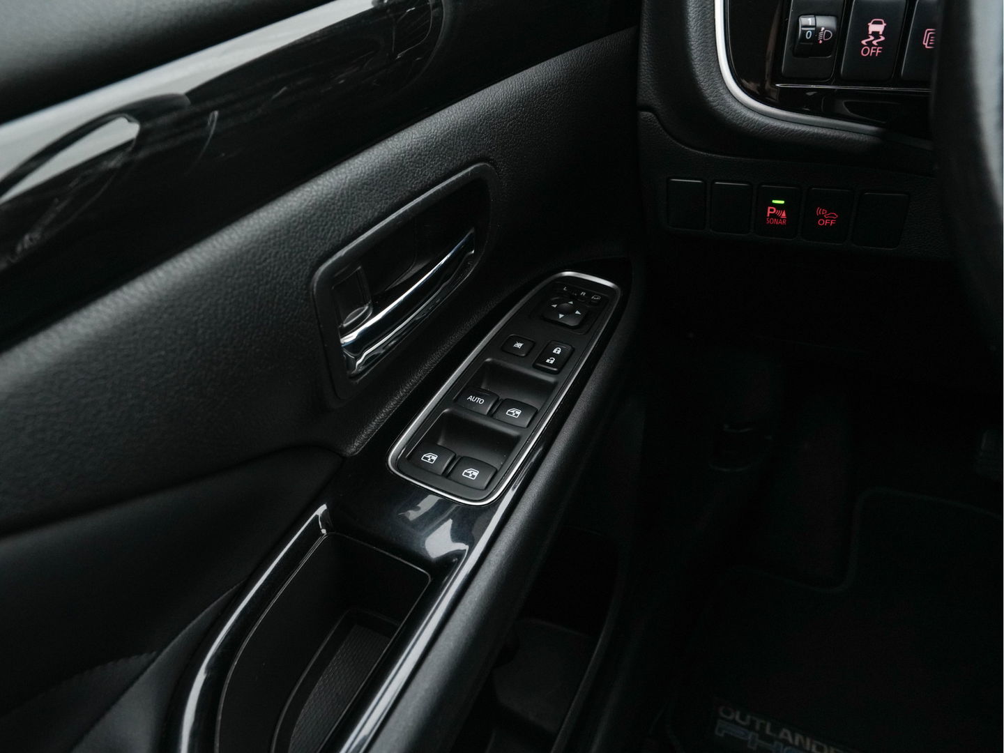 Mitsubishi Outlander 2.0 PHEV Executive Edition Aut.  *LEATHER-MICROFIBRE | ROCKFORD-AUDIO | NAVI-FULLMAP | KEYLESS | CAMERA | HEATED-COMFORTSEATS | ECC | SHIFT-PADDLES | PDC | CRUISE | PRIVACY-GLASS | 18''ALU *