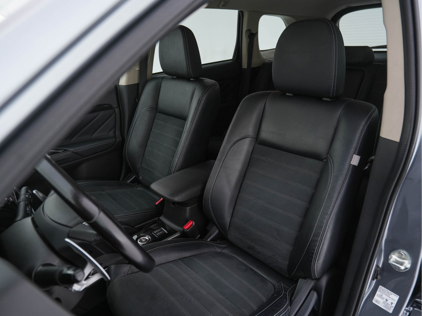 Mitsubishi Outlander 2.0 PHEV Executive Edition Aut.  *LEATHER-MICROFIBRE | ROCKFORD-AUDIO | NAVI-FULLMAP | KEYLESS | CAMERA | HEATED-COMFORTSEATS | ECC | SHIFT-PADDLES | PDC | CRUISE | PRIVACY-GLASS | 18''ALU *