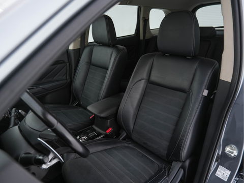 Mitsubishi Outlander 2.0 PHEV Executive Edition Aut.  *LEATHER-MICROFIBRE | ROCKFORD-AUDIO | NAVI-FULLMAP | KEYLESS | CAMERA | HEATED-COMFORTSEATS | ECC | SHIFT-PADDLES | PDC | CRUISE | PRIVACY-GLASS | 18''ALU *