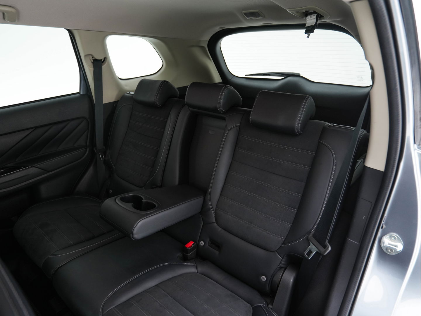 Mitsubishi Outlander 2.0 PHEV Executive Edition Aut.  *LEATHER-MICROFIBRE | ROCKFORD-AUDIO | NAVI-FULLMAP | KEYLESS | CAMERA | HEATED-COMFORTSEATS | ECC | SHIFT-PADDLES | PDC | CRUISE | PRIVACY-GLASS | 18''ALU *