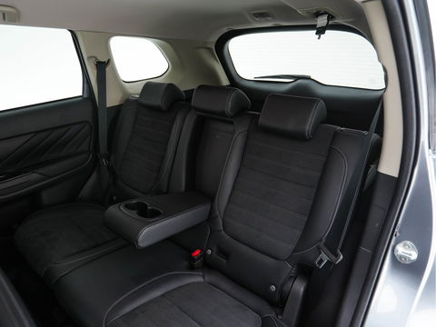 Mitsubishi Outlander 2.0 PHEV Executive Edition Aut.  *LEATHER-MICROFIBRE | ROCKFORD-AUDIO | NAVI-FULLMAP | KEYLESS | CAMERA | HEATED-COMFORTSEATS | ECC | SHIFT-PADDLES | PDC | CRUISE | PRIVACY-GLASS | 18''ALU *