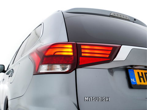 Mitsubishi Outlander 2.0 PHEV Executive Edition Aut.  *LEATHER-MICROFIBRE | ROCKFORD-AUDIO | NAVI-FULLMAP | KEYLESS | CAMERA | HEATED-COMFORTSEATS | ECC | SHIFT-PADDLES | PDC | CRUISE | PRIVACY-GLASS | 18''ALU *
