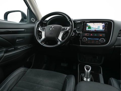 Mitsubishi Outlander 2.0 PHEV Executive Edition Aut.  *LEATHER-MICROFIBRE | ROCKFORD-AUDIO | NAVI-FULLMAP | KEYLESS | CAMERA | HEATED-COMFORTSEATS | ECC | SHIFT-PADDLES | PDC | CRUISE | PRIVACY-GLASS | 18''ALU *