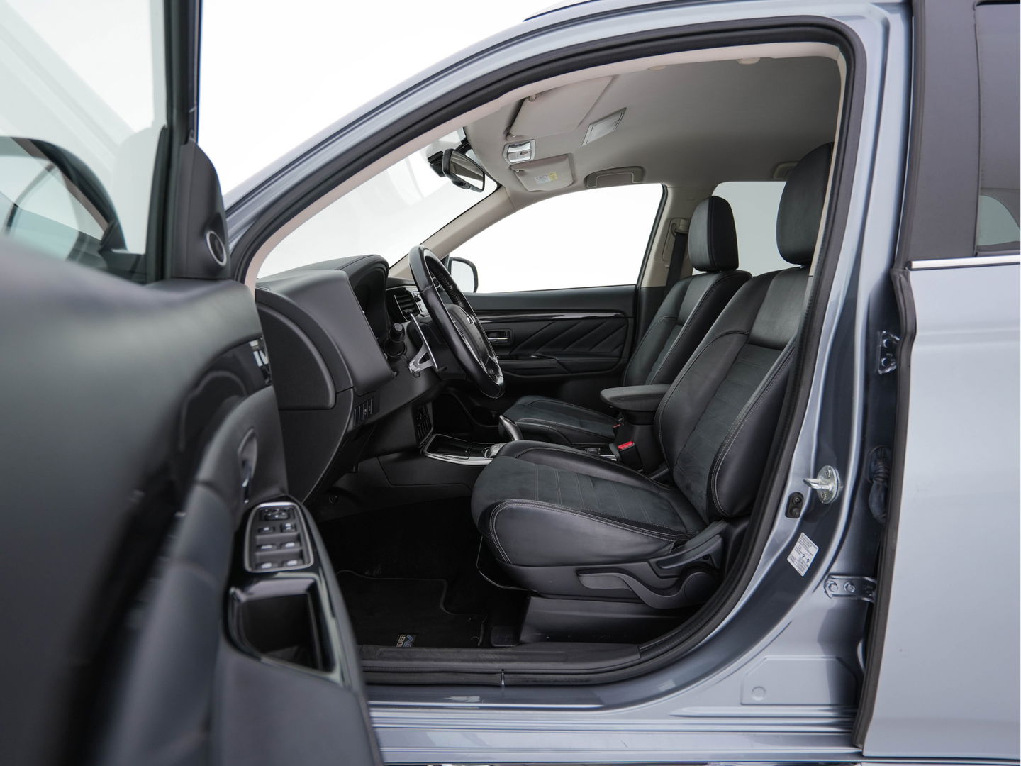Mitsubishi Outlander 2.0 PHEV Executive Edition Aut.  *LEATHER-MICROFIBRE | ROCKFORD-AUDIO | NAVI-FULLMAP | KEYLESS | CAMERA | HEATED-COMFORTSEATS | ECC | SHIFT-PADDLES | PDC | CRUISE | PRIVACY-GLASS | 18''ALU *