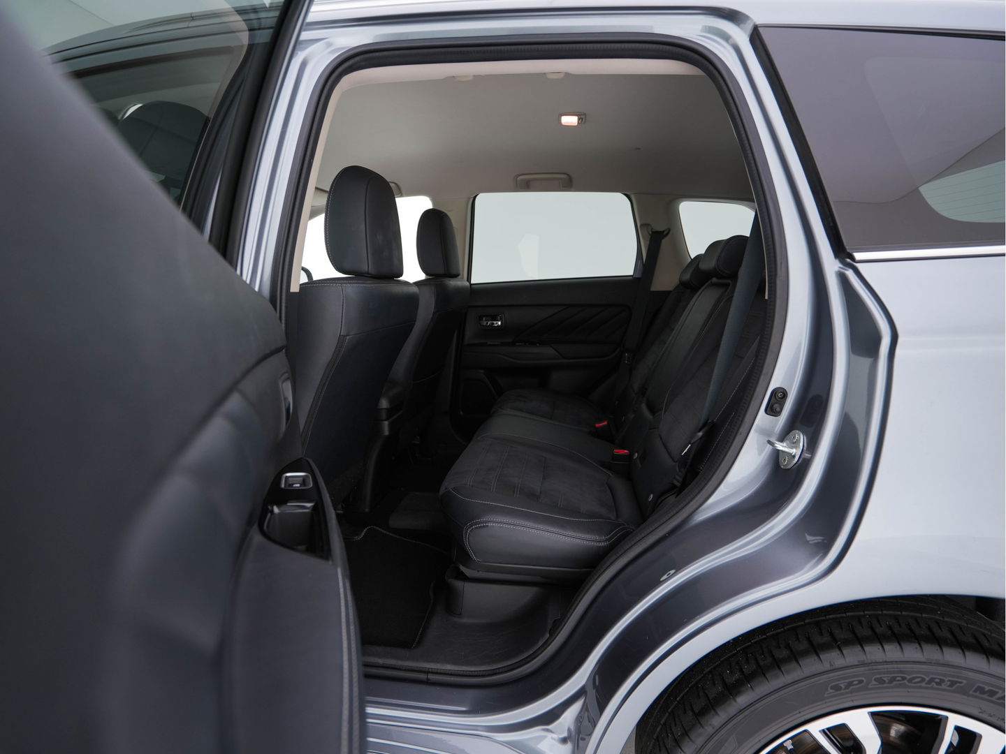 Mitsubishi Outlander 2.0 PHEV Executive Edition Aut.  *LEATHER-MICROFIBRE | ROCKFORD-AUDIO | NAVI-FULLMAP | KEYLESS | CAMERA | HEATED-COMFORTSEATS | ECC | SHIFT-PADDLES | PDC | CRUISE | PRIVACY-GLASS | 18''ALU *
