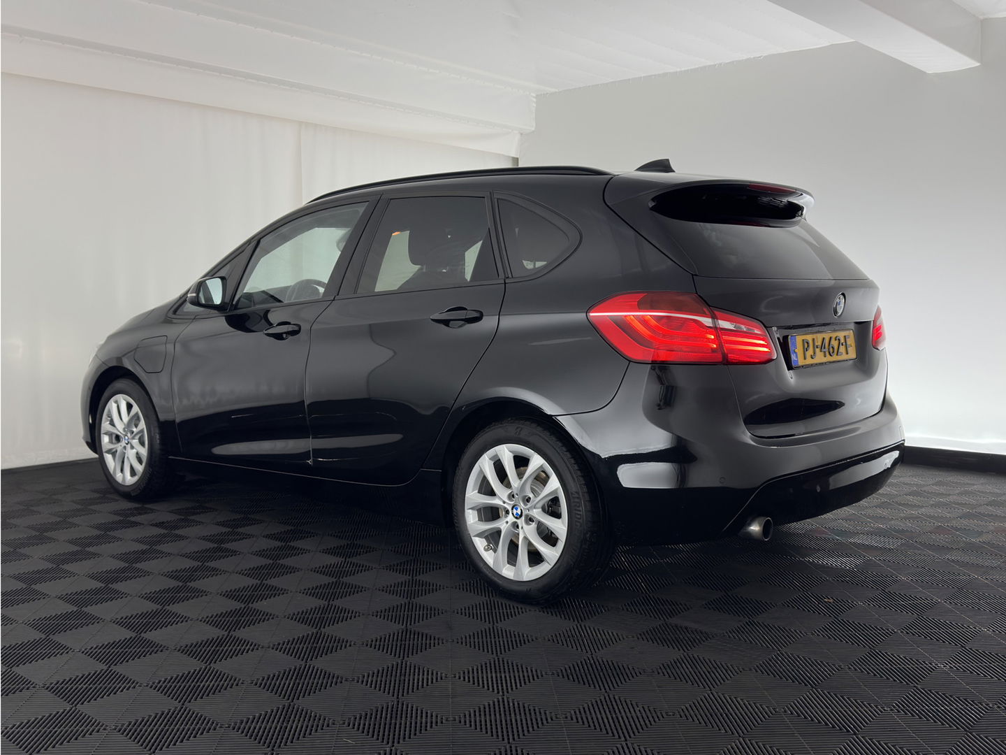 BMW 2 Serie Active Tourer 225xe iPerformance Executive Plug-In Aut. *LUXURY-LEATHER | FULL-LED | NAVI-FULLMAP | PRIVACY-GLASS | ECC | COMFORT-SEATS | PDC | CRUISE | 17''ALU*