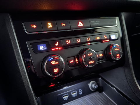 SEAT Ateca 1.5 TSI Xcellence ACC CarPlay DSG Camera Trekh. Stoelverwar.
