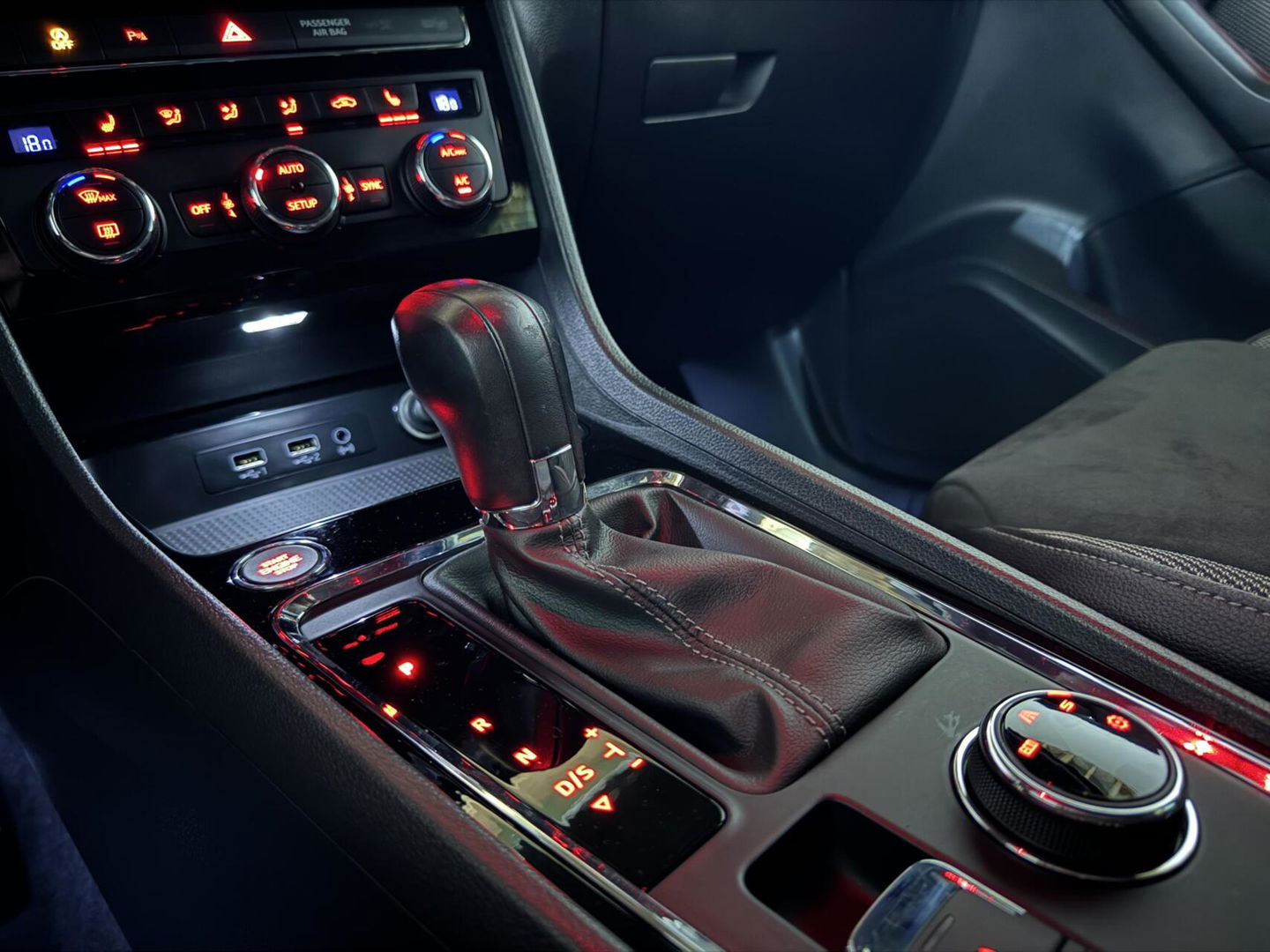 SEAT Ateca 1.5 TSI Xcellence ACC CarPlay DSG Camera Trekh. Stoelverwar.