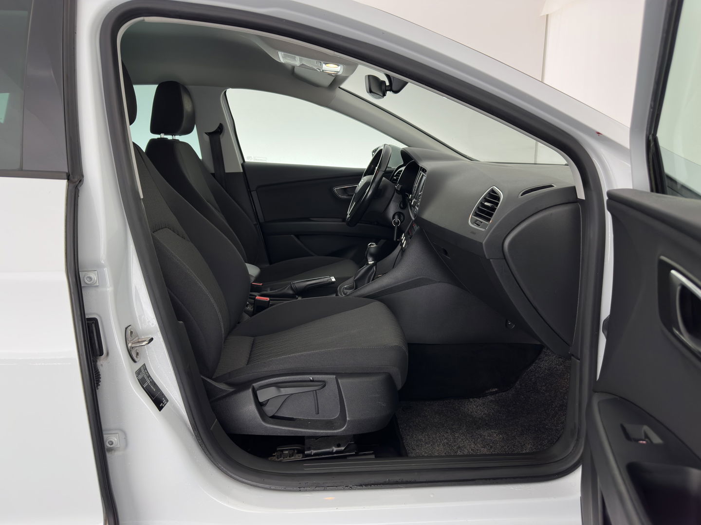 SEAT Leon 1.0 EcoTSI Style Connect *FULL-LED | NAVI-FULLMAP | COMFORT-SEATS | CAMERA | ECC | PDC | CRUISE | PRIVACY-GLASS | 16''ALU*