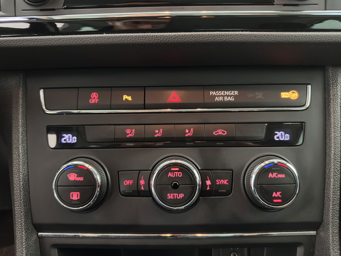 SEAT Leon 1.0 EcoTSI Style Connect *FULL-LED | NAVI-FULLMAP | COMFORT-SEATS | CAMERA | ECC | PDC | CRUISE | PRIVACY-GLASS | 16''ALU*