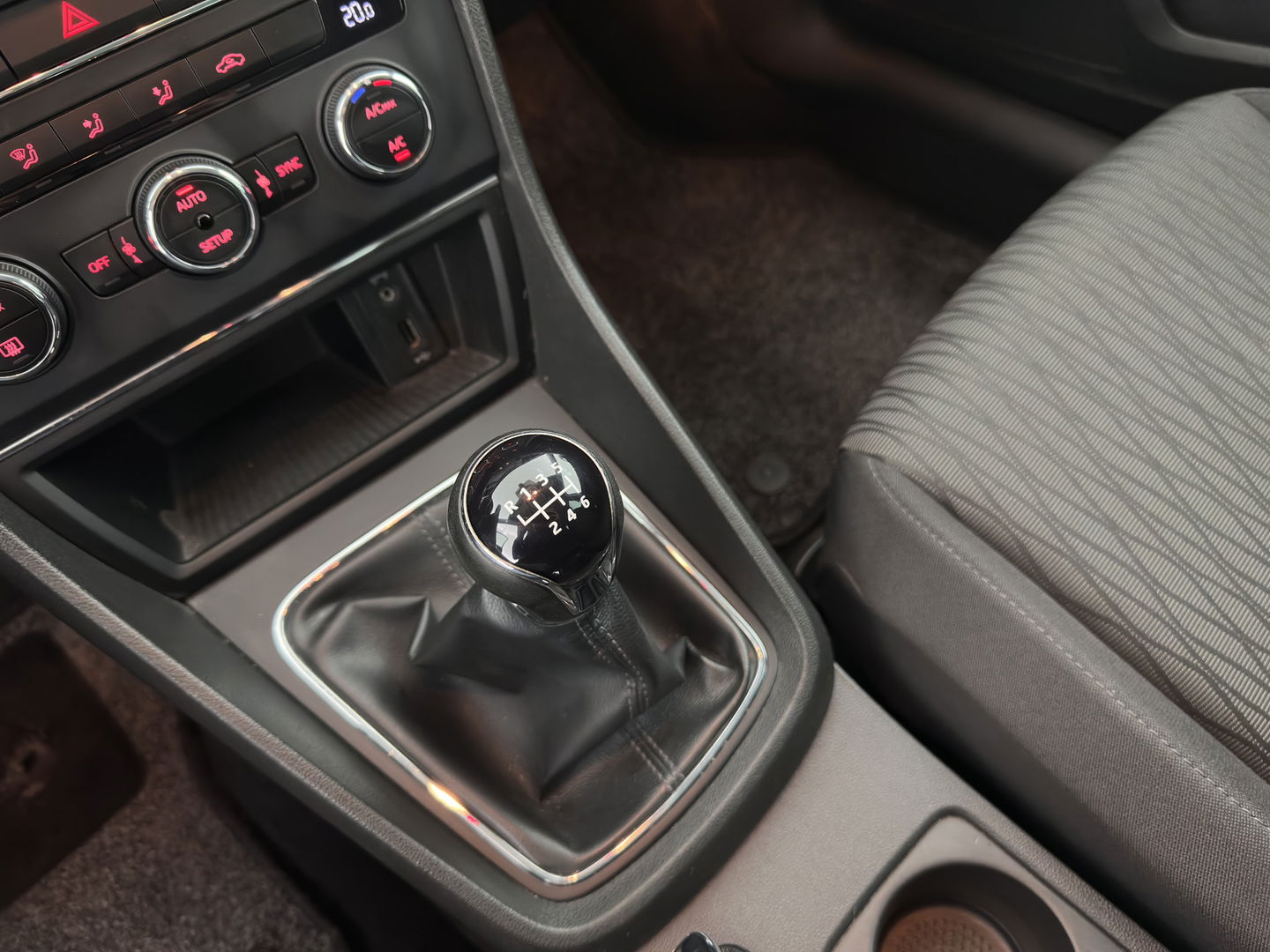 SEAT Leon 1.0 EcoTSI Style Connect *FULL-LED | NAVI-FULLMAP | COMFORT-SEATS | CAMERA | ECC | PDC | CRUISE | PRIVACY-GLASS | 16''ALU*