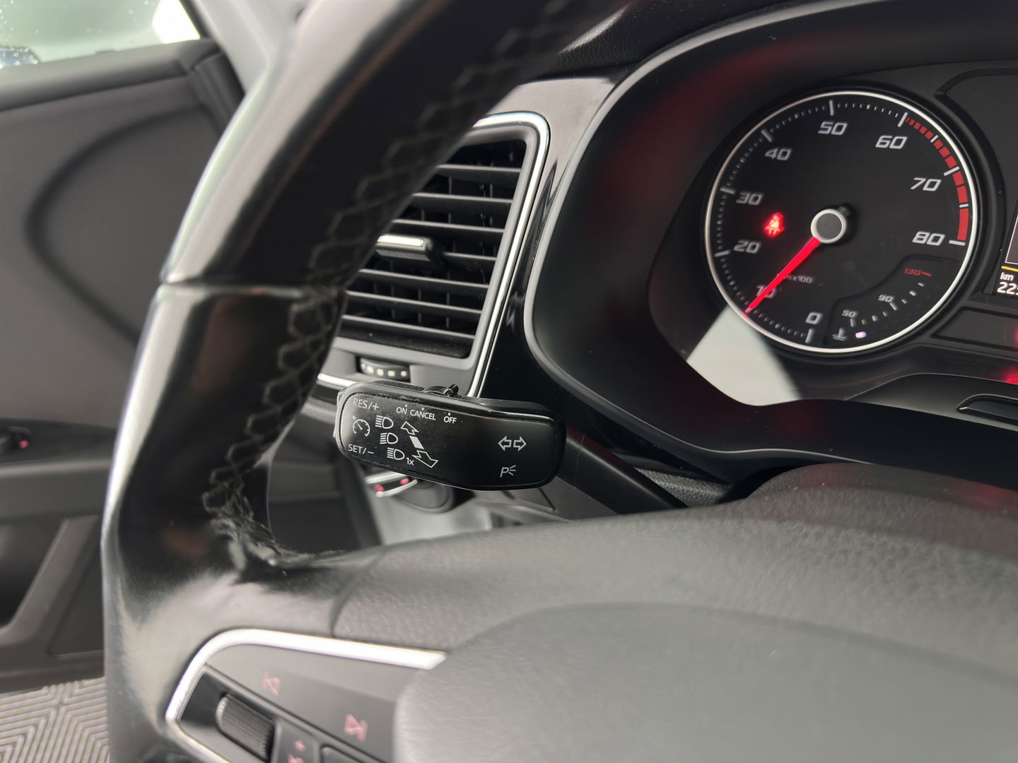 SEAT Leon 1.0 EcoTSI Style Connect *FULL-LED | NAVI-FULLMAP | COMFORT-SEATS | CAMERA | ECC | PDC | CRUISE | PRIVACY-GLASS | 16''ALU*