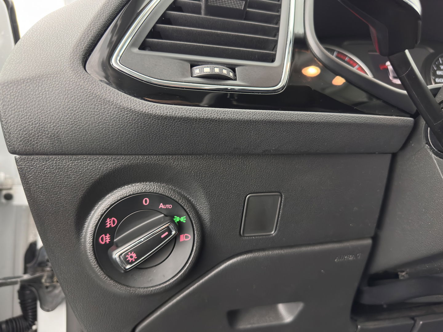 SEAT Leon 1.0 EcoTSI Style Connect *FULL-LED | NAVI-FULLMAP | COMFORT-SEATS | CAMERA | ECC | PDC | CRUISE | PRIVACY-GLASS | 16''ALU*