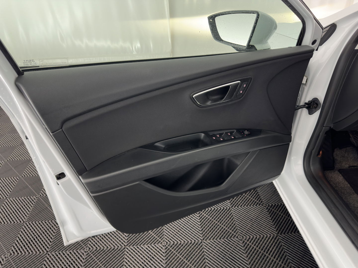 SEAT Leon 1.0 EcoTSI Style Connect *FULL-LED | NAVI-FULLMAP | COMFORT-SEATS | CAMERA | ECC | PDC | CRUISE | PRIVACY-GLASS | 16''ALU*