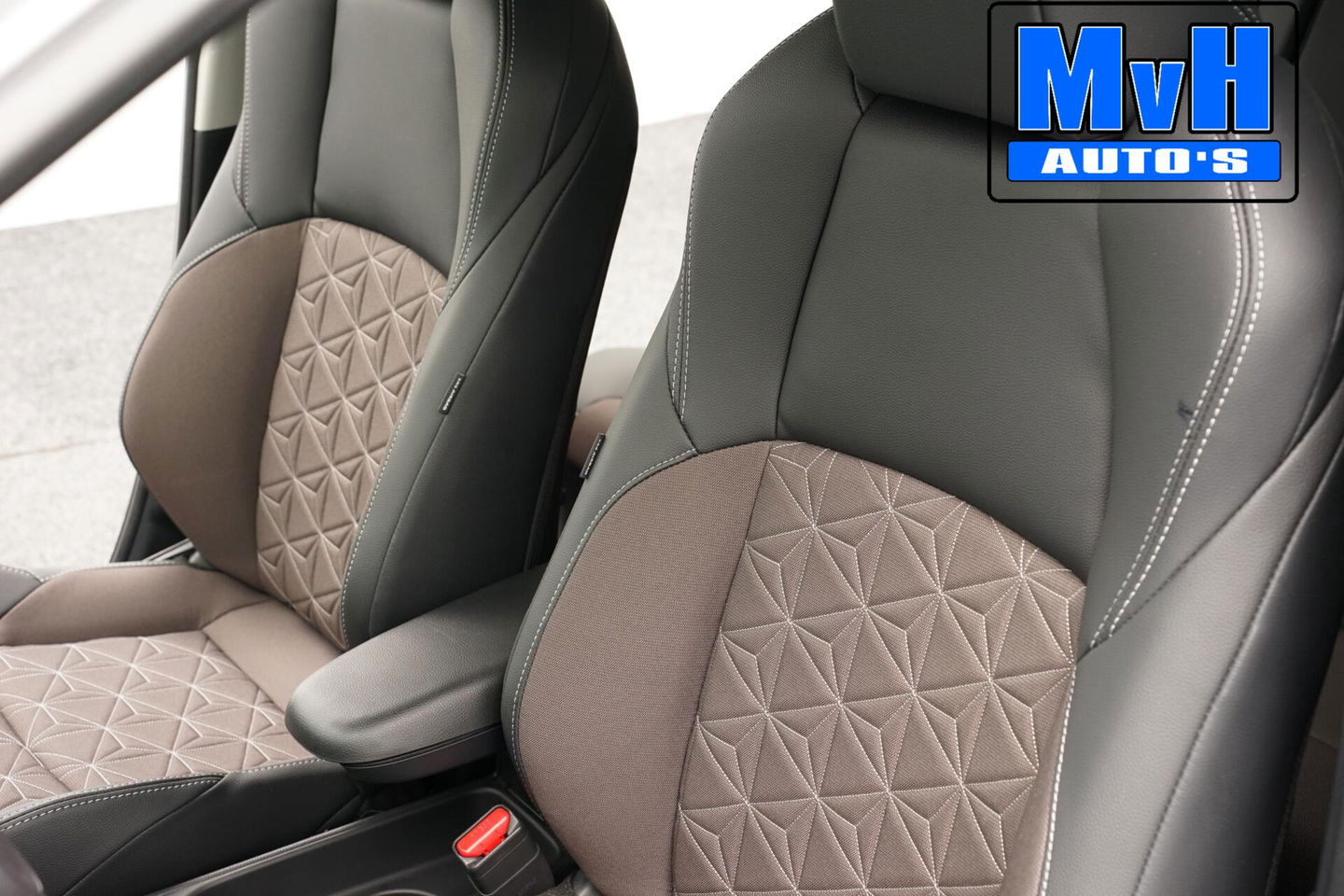 Toyota Yaris Cross 1.5 Hybrid 130 Executive|STUUR/STOELVERW.