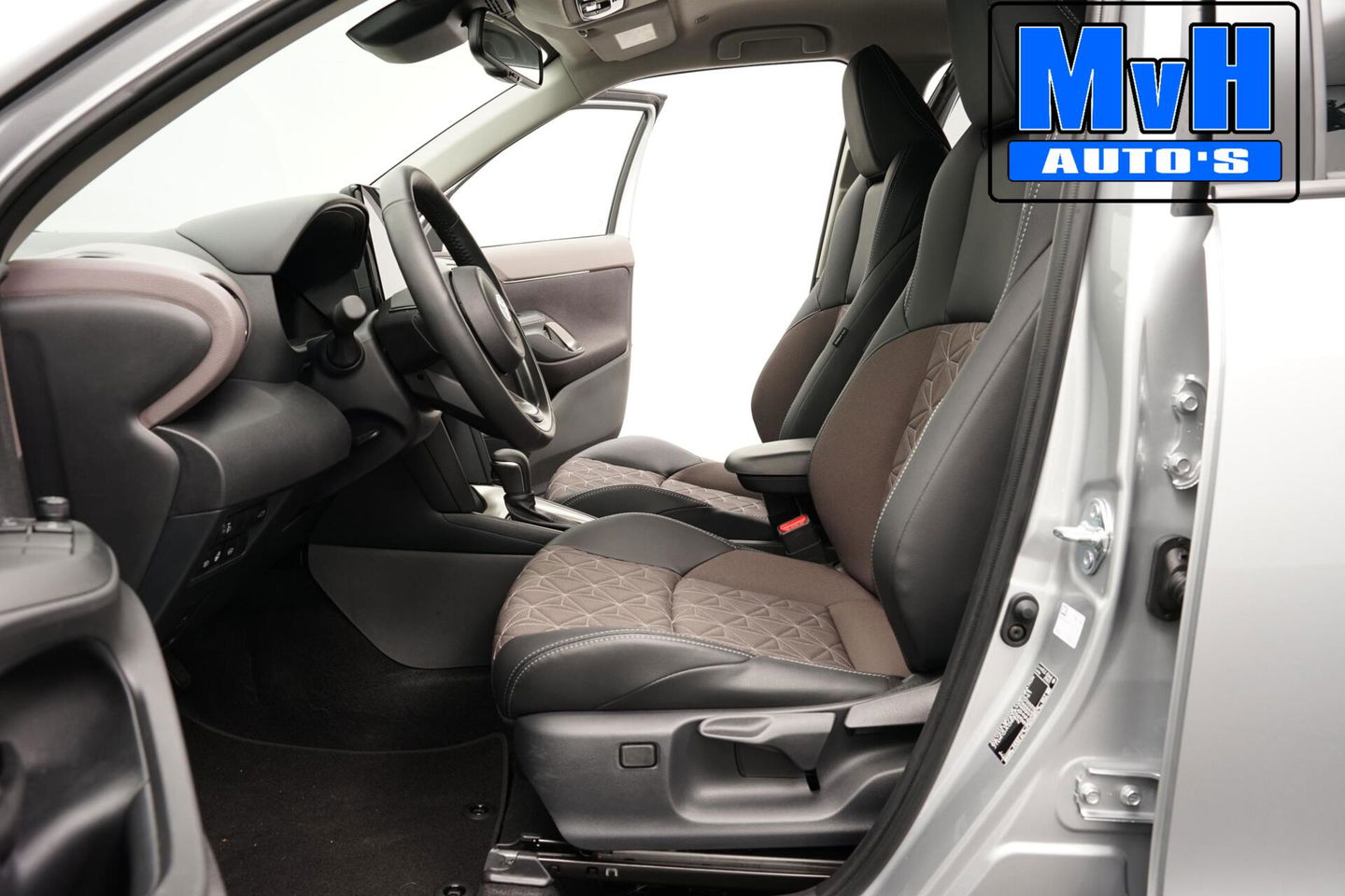 Toyota Yaris Cross 1.5 Hybrid 130 Executive|STUUR/STOELVERW.