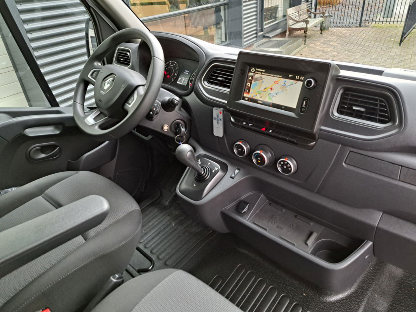 Renault Master T35 2.3 dCi 150pk Euro 6 Automaat Bakwagen - Dhollandia - 2,5t Kg Trekhaak - Cruise