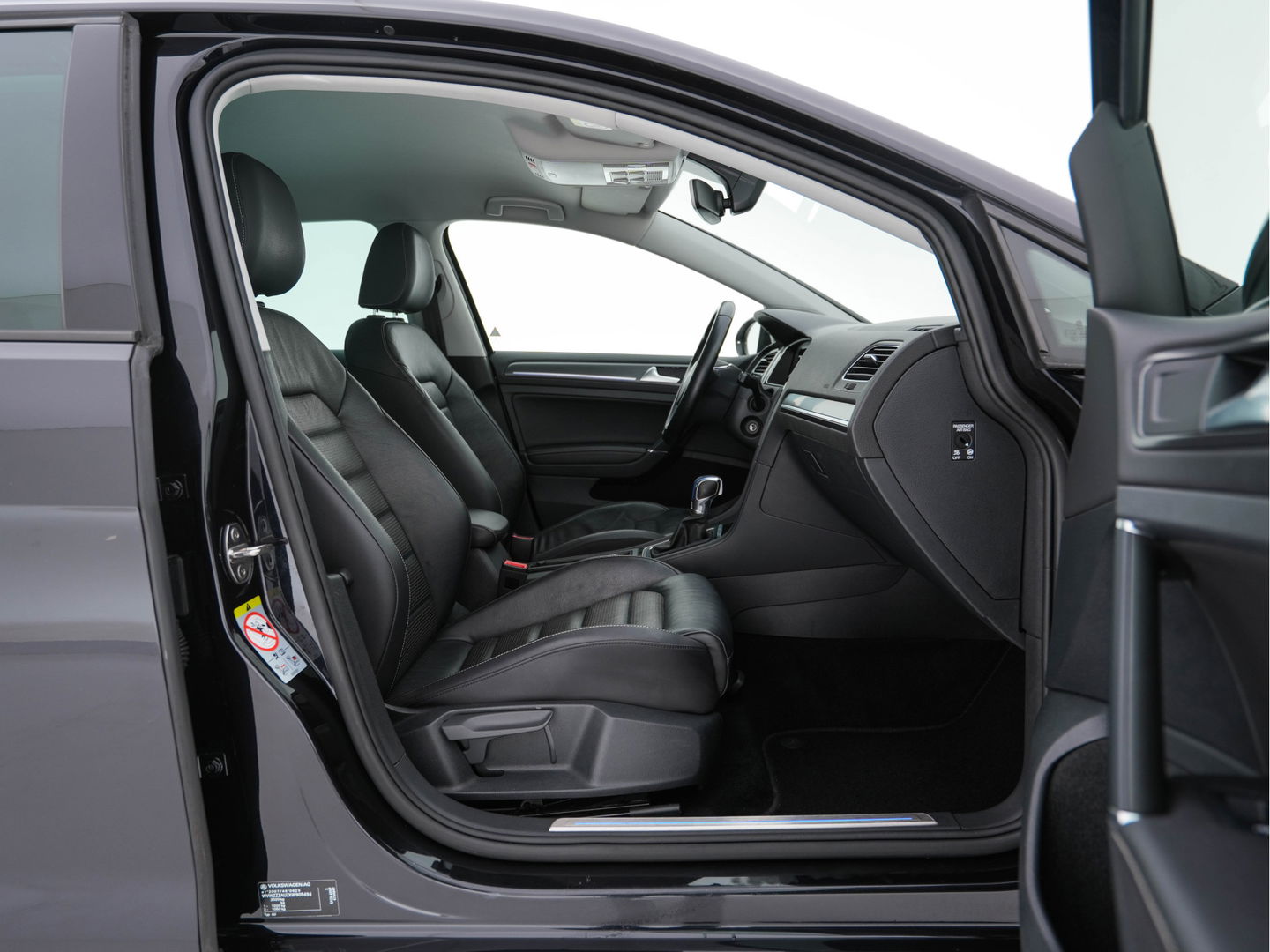 Volkswagen e-Golf E-DITION {SOH-84%} (INCL-BTW) Aut.*HEAT-PUMP | LUXURY-LEATHER | FULL-LED | DIGI-COCKPIT | NAVI-FULLMAP | HEATED-SPORTSEATS | CAMERA | DAB+ | AMBIENT-LIGHT | PRIVACY-GLASS | CCS-FASTLOADER | 16''ALU*