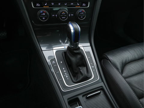 Volkswagen e-Golf E-DITION {SOH-84%} (INCL-BTW) Aut.*HEAT-PUMP | LUXURY-LEATHER | FULL-LED | DIGI-COCKPIT | NAVI-FULLMAP | HEATED-SPORTSEATS | CAMERA | DAB+ | AMBIENT-LIGHT | PRIVACY-GLASS | CCS-FASTLOADER | 16''ALU*