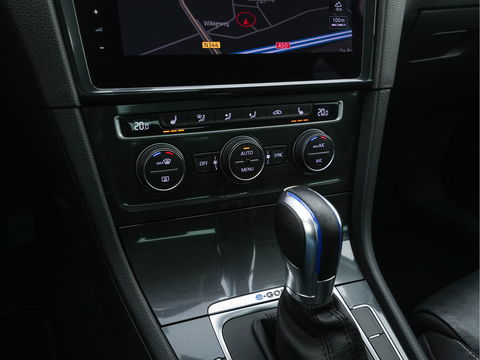 Volkswagen e-Golf E-DITION {SOH-84%} (INCL-BTW) Aut.*HEAT-PUMP | LUXURY-LEATHER | FULL-LED | DIGI-COCKPIT | NAVI-FULLMAP | HEATED-SPORTSEATS | CAMERA | DAB+ | AMBIENT-LIGHT | PRIVACY-GLASS | CCS-FASTLOADER | 16''ALU*