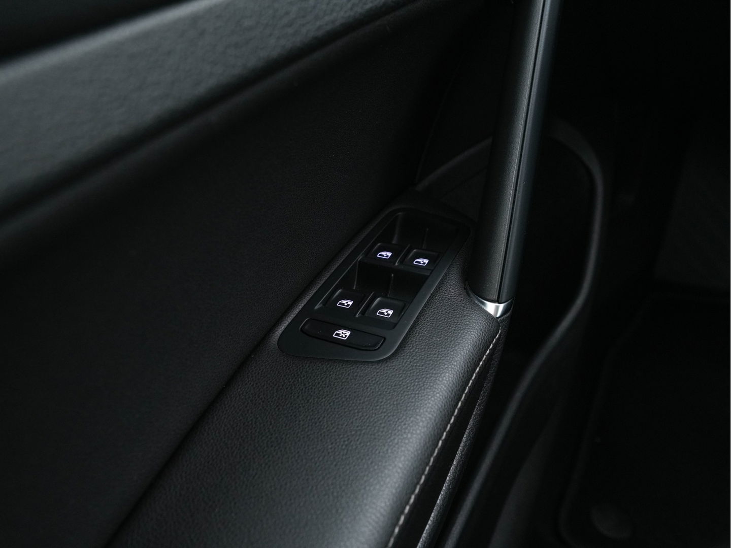 Volkswagen e-Golf E-DITION {SOH-84%} (INCL-BTW) Aut.*HEAT-PUMP | LUXURY-LEATHER | FULL-LED | DIGI-COCKPIT | NAVI-FULLMAP | HEATED-SPORTSEATS | CAMERA | DAB+ | AMBIENT-LIGHT | PRIVACY-GLASS | CCS-FASTLOADER | 16''ALU*