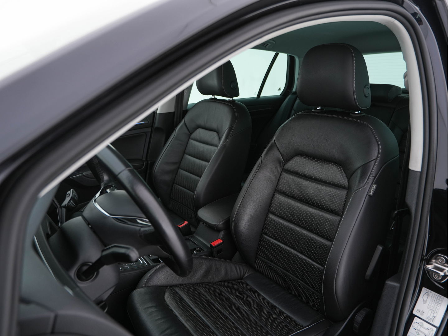 Volkswagen e-Golf E-DITION {SOH-84%} (INCL-BTW) Aut.*HEAT-PUMP | LUXURY-LEATHER | FULL-LED | DIGI-COCKPIT | NAVI-FULLMAP | HEATED-SPORTSEATS | CAMERA | DAB+ | AMBIENT-LIGHT | PRIVACY-GLASS | CCS-FASTLOADER | 16''ALU*